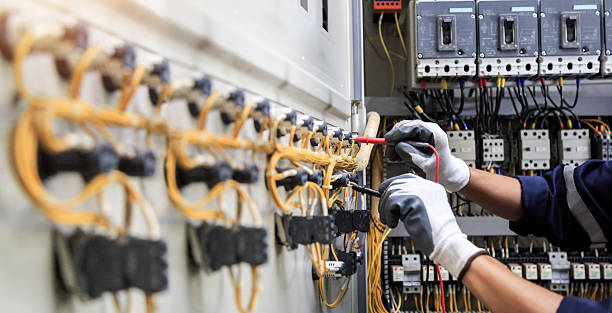Professional Electrician technician working in Arnold Line, MS
